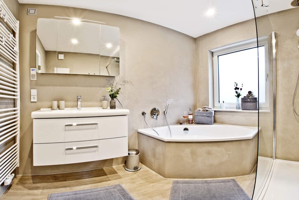 Ferienwohnung Kaminfeuer Badezimmer mit Badewanne