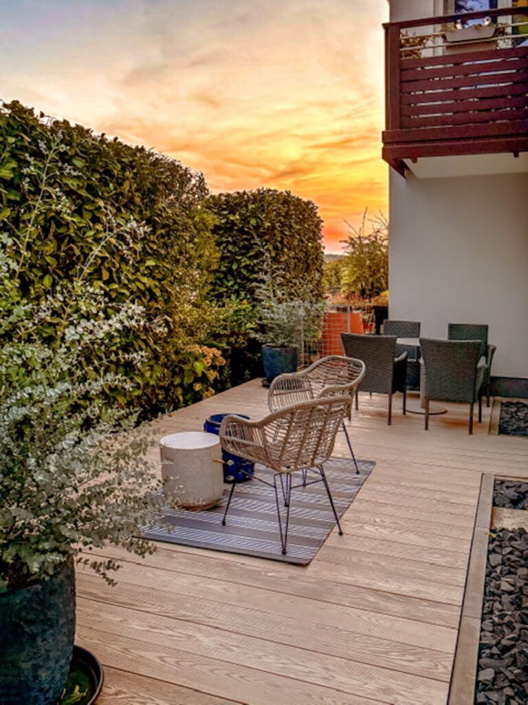 Ferienwohnung Kobaltblau Terrasse am Abend