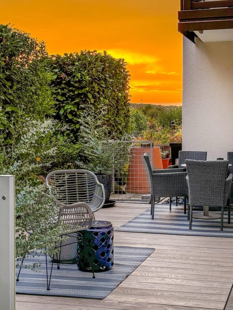 Ferienwohnung Kobaltblau Terrasse bei Sonnenuntergange